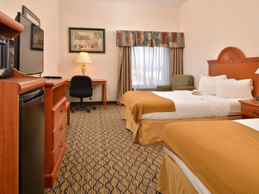 Quality Inn & Suites Jefferson City Exterior photo