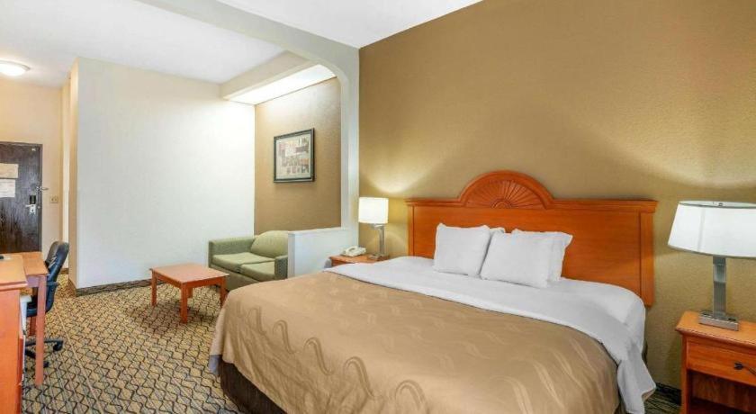 Quality Inn & Suites Jefferson City Exterior photo